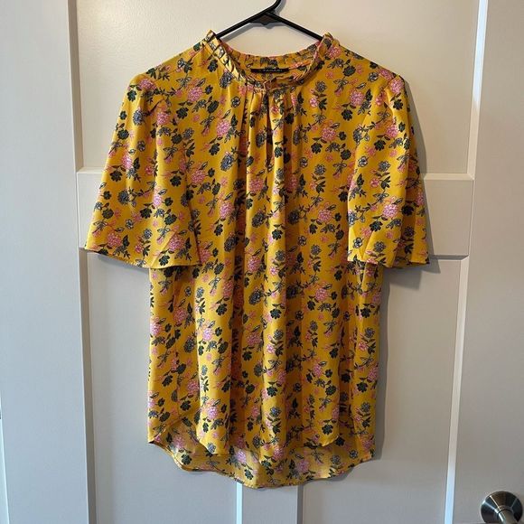 T Tahari Wallflower Floral Ruffle Neck Top - Picture 5 of 8